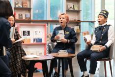The guest talk about life-changing books to the "Book-teliers."