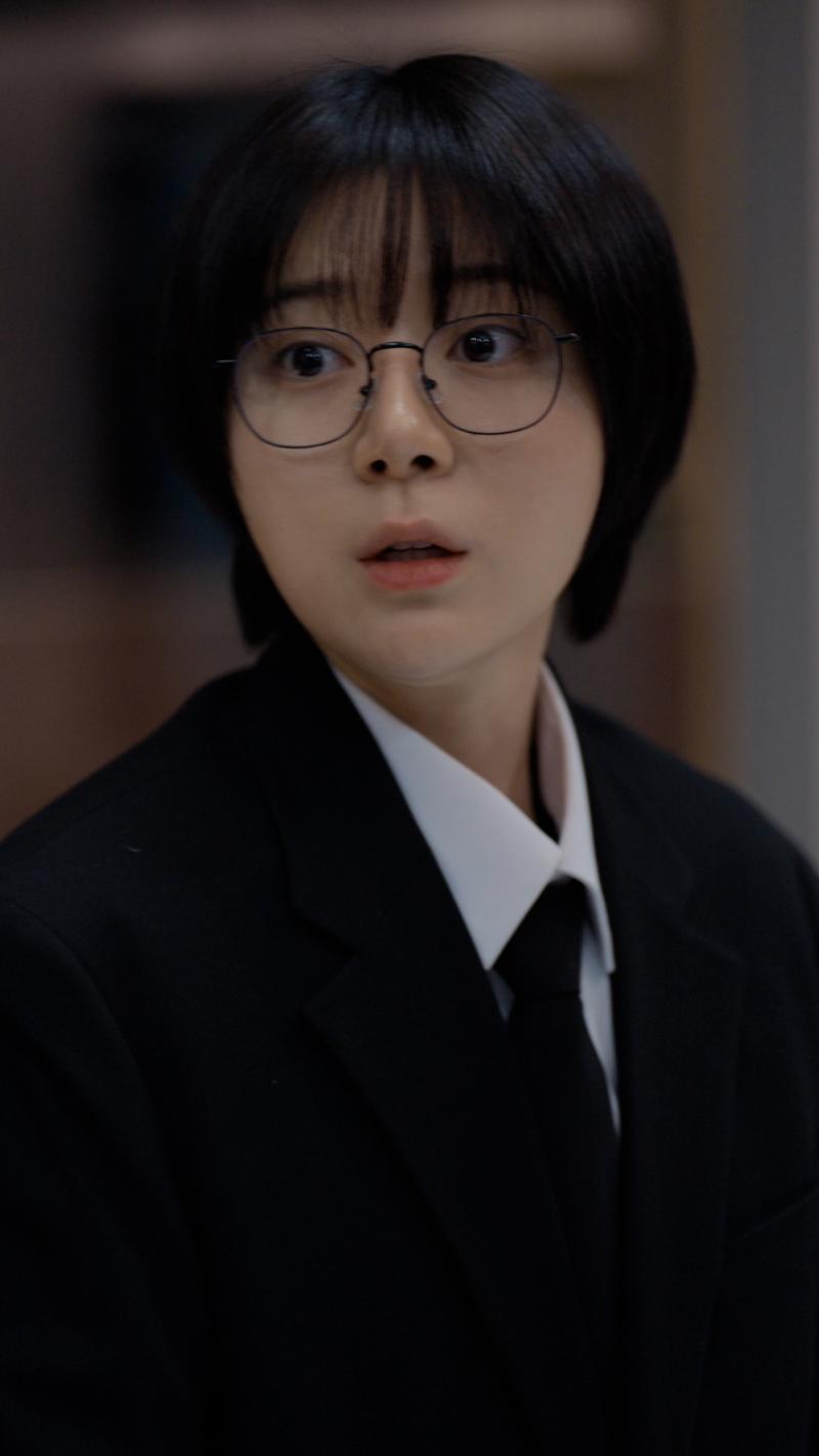 Ari, the female protagonist who enters the law firm disguised as a man