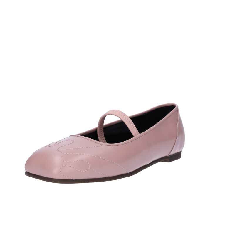 Handmade shoes that reinterpreted the traditional Korean costume 'Danghye' as a modernization