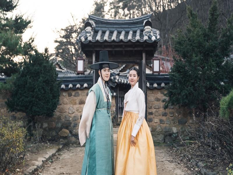 Suho + Hong Ye-ji