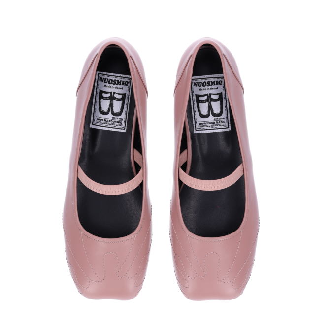 Handmade shoes that reinterpreted the traditional Korean costume 'Danghye' as a modernization